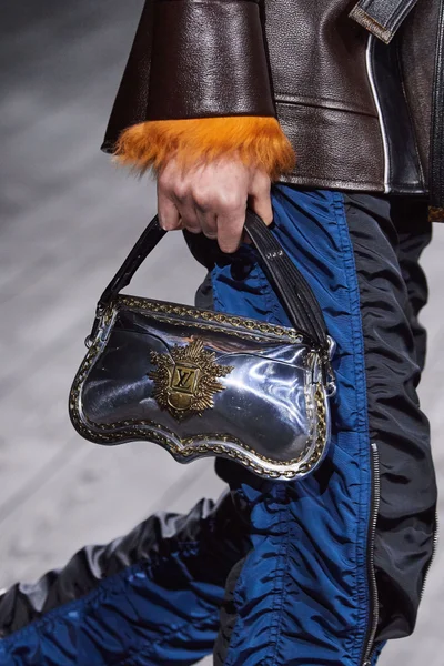 Look 75
